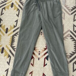 Nike therma fit men’s joggers size large